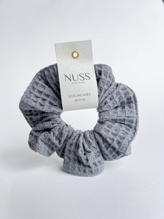 Pelēka matu gumija - scrunchie