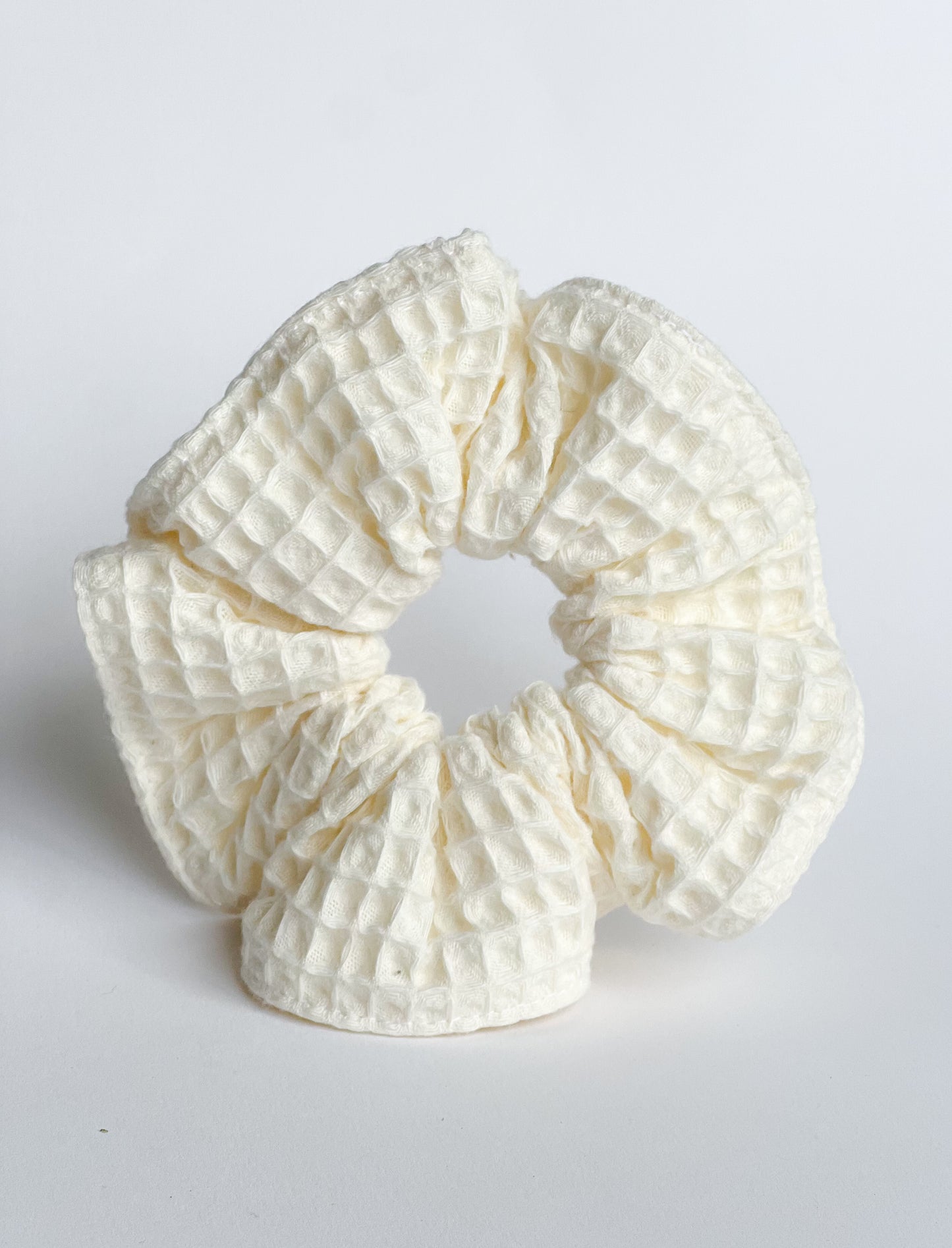 Cream krāsas matu gumija scrunchie