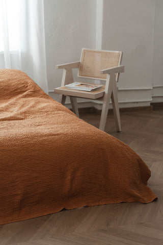 Lina–kokvilnas vafeļauduma gultas pārklājs