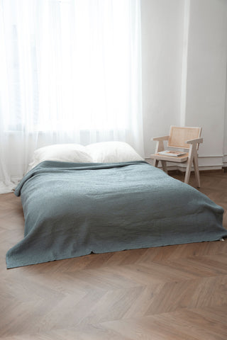 Lina–kokvilnas vafeļauduma gultas pārklājs