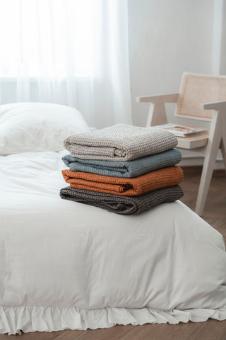 Lina–kokvilnas vafeļauduma gultas pārklājs