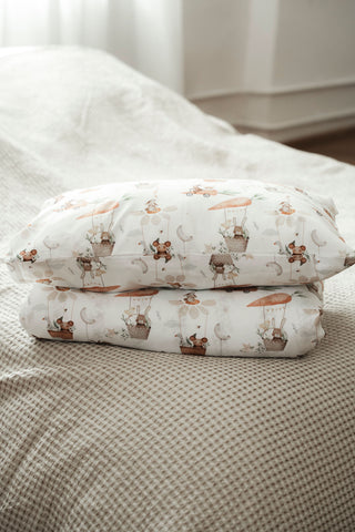 Children’s pillowcase with adorable animal motifs in warm earthy tones / Bērnu spilvendrāna ar mīlīgiem dzīvnieku motīviem un dabīgiem zemes toņiem
