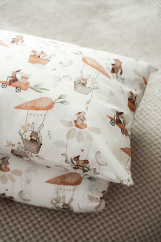 Maiga kokvilnas bērnu gultasveļa ar akvareļa dzīvnieku un gaisa balonu rakstu /  Soft cotton kids bedding with watercolor animal and hot-air balloon print
