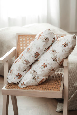 Soft and breathable kids bedding with brown and sand-tone animal illustrations / Mīksta un elpojoša bērnu gultasveļa ar brūnu un smilšu toņu dzīvnieku ilustrācijām