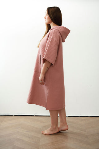 Kokvilnas vafeļauduma pončo halāts ar kapuci - "unisex" | Roku darbs Latvijā