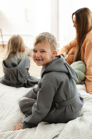gray kids bathrobe |  pelēks bērnu kalāts ar kapuci 