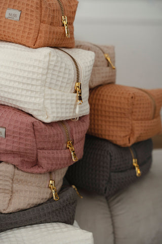 Kosmētikas mako dažādas formas, krāsas un izmēru